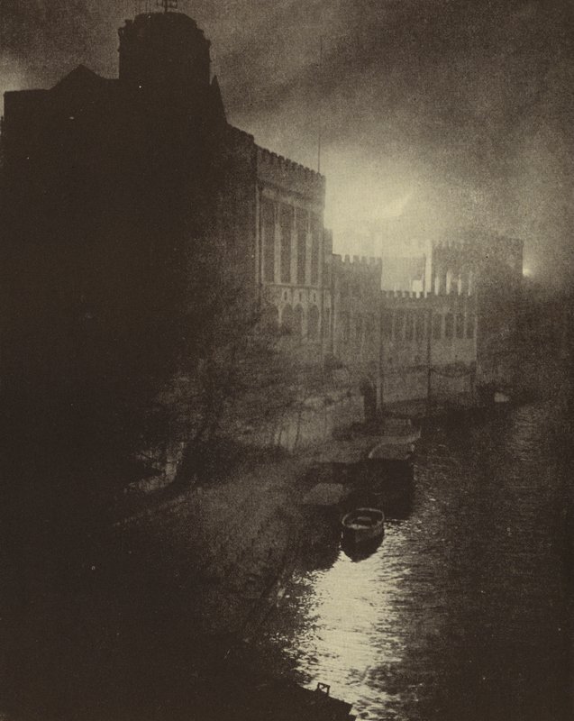 Destruction de la guilde médiévale de York par un raid aérien allemand pendant le Baedecker Blitz, Seconde Guerre mondiale, avril 1942 - English Photographer