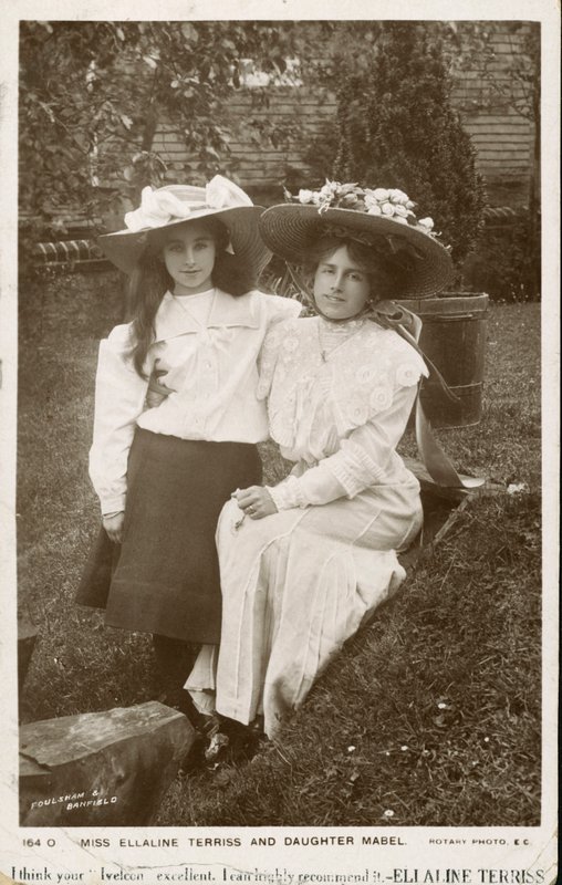Ellaline Terriss, actrice et chanteuse anglaise avec sa fille, Mabel - English Photographer