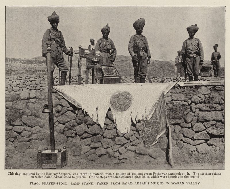 Drapeau, prie-Dieu; pied de lampe; pris dans la mosquée de Saiad Akbar dans la vallée de Waran - English Photographer