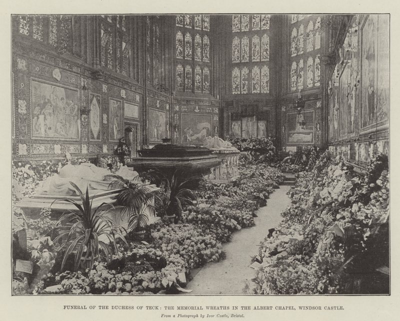 Funérailles de la duchesse de Teck, les couronnes commémoratives dans la chapelle Albert, château de Windsor - English Photographer