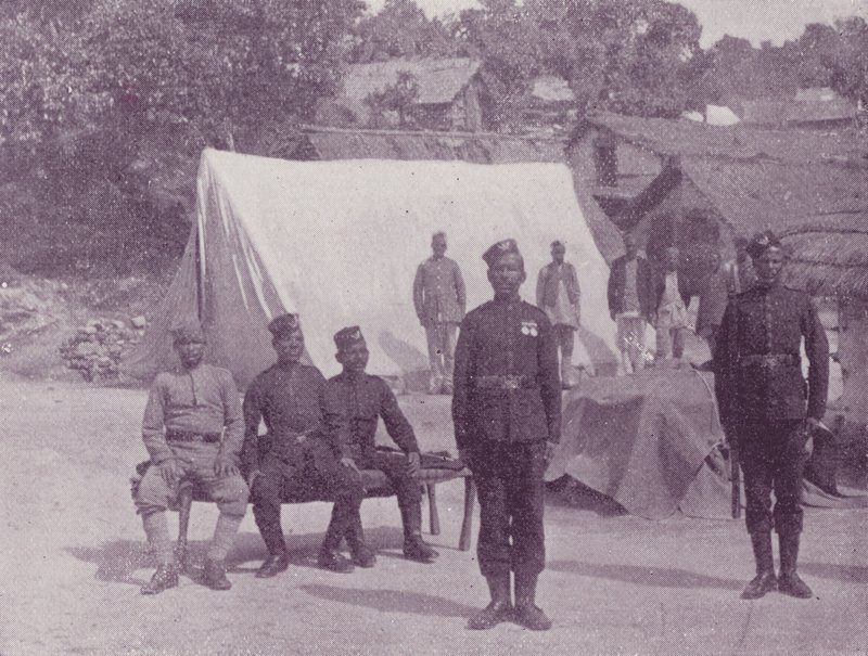 Gourkhas en camp - English Photographer