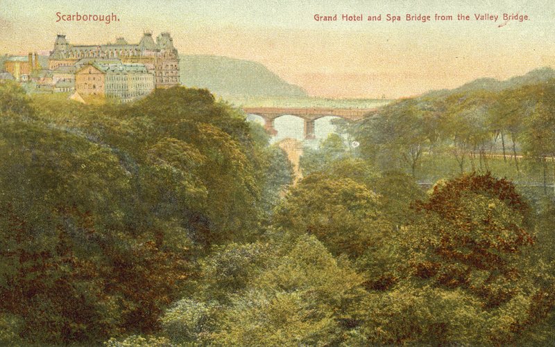 Grand Hôtel et pont, Scarborough - English Photographer