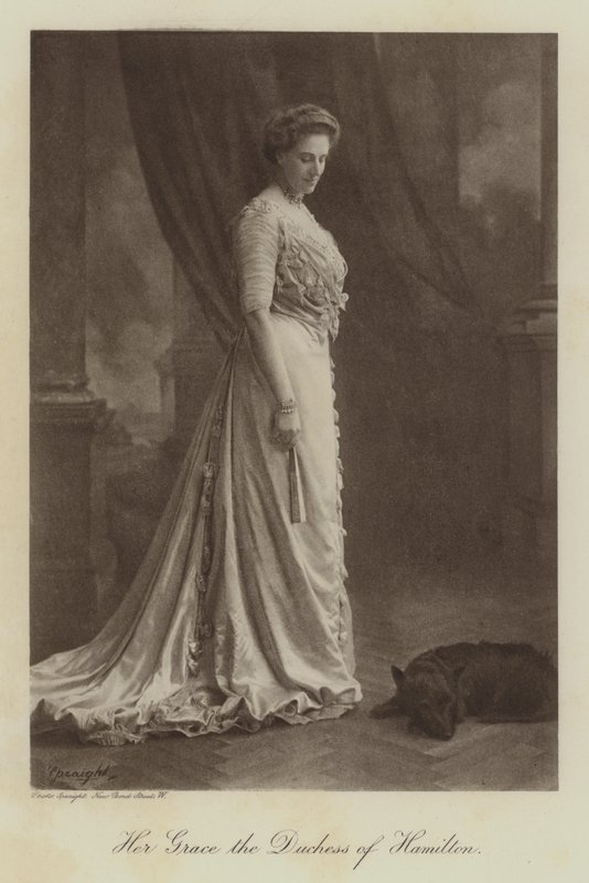 Sa Grâce la duchesse de Hamilton (photo n/b) - English Photographer