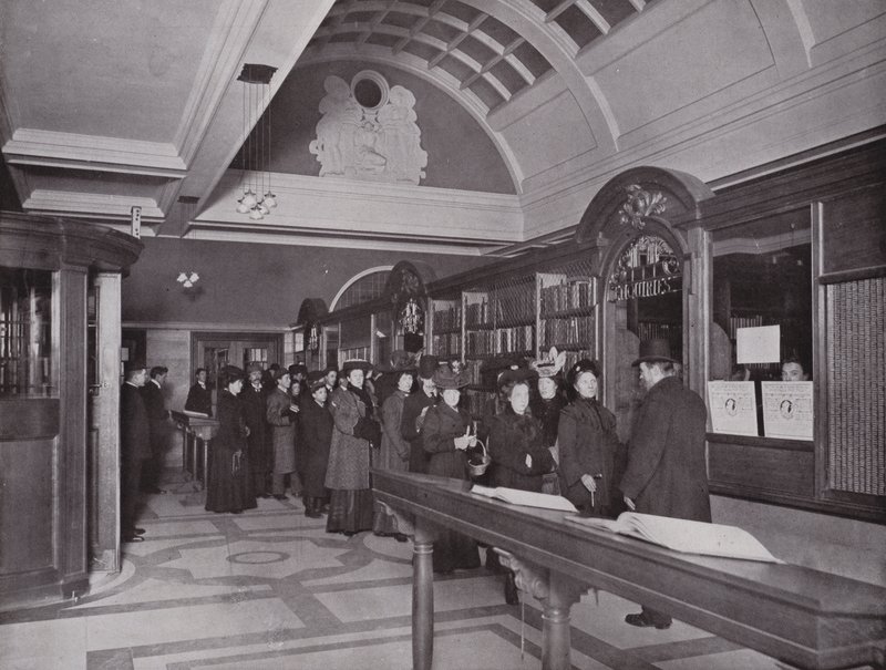 Dans la bibliothèque centrale Carnegie, Hammersmith - English Photographer