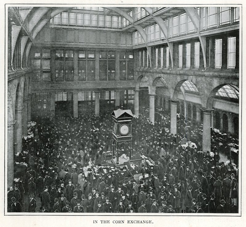 Dans la Bourse de commerce - English Photographer