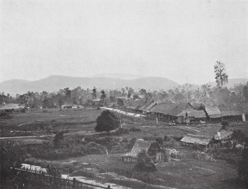 Kuala Lumpur en 1884, site des bureaux du gouvernement actuels - English Photographer