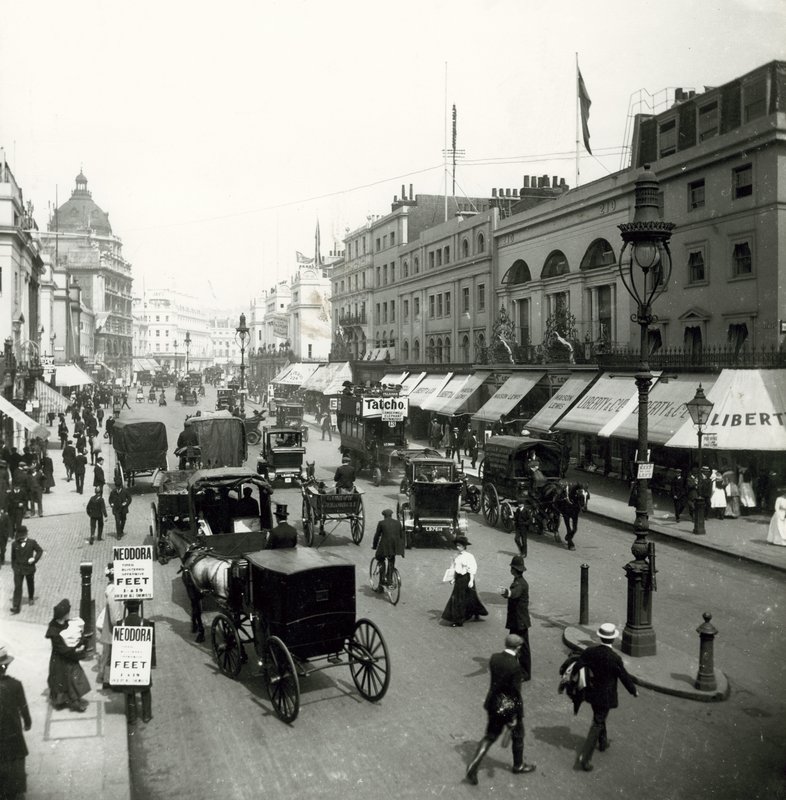 Liberty und Co, Regent Street, Londres - English Photographer