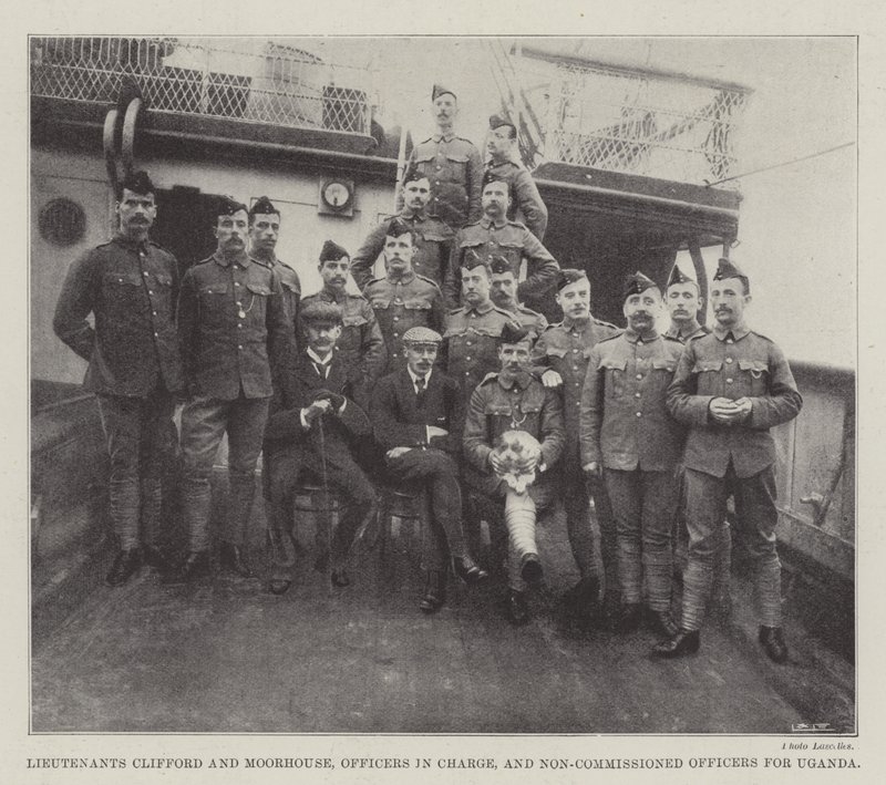 Lieutenants Clifford et Moorhouse, officiers en charge, et sous-officiers pour l