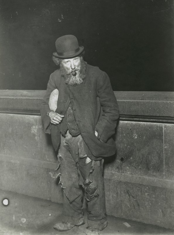 Londres, clochard avec une pipe - English Photographer