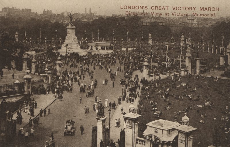 Grande Marche de la Victoire de Londres, vue aérienne au Victoria Memorial - English Photographer