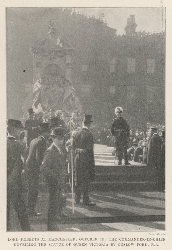 Lord Roberts à Manchester, 10 octobre, le commandant en chef dévoilant la statue de la reine Victoria par Onslow Ford, RA - English Photographer