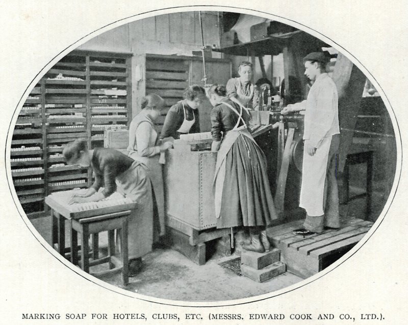 Marquage du savon pour hôtels, clubs, etc. (Messrs. Edward Cook and Co., Ltd.) - English Photographer
