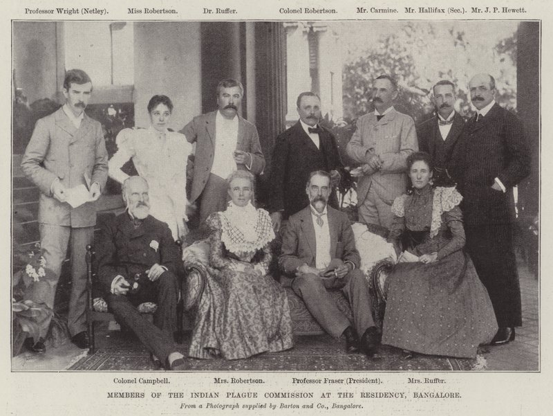 Membres de la Commission indienne de la peste à la Résidence, Bangalore - English Photographer