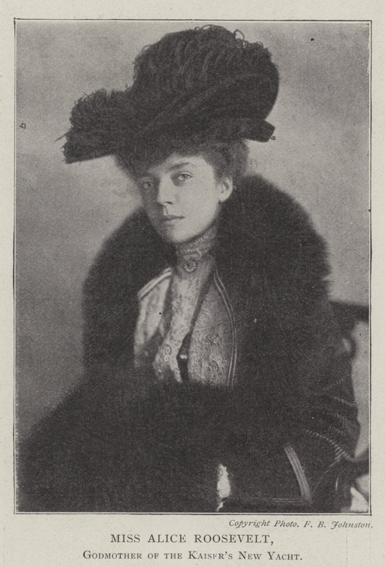 Mlle Alice Roosevelt, marraine du nouveau yacht du Kaiser - English Photographer