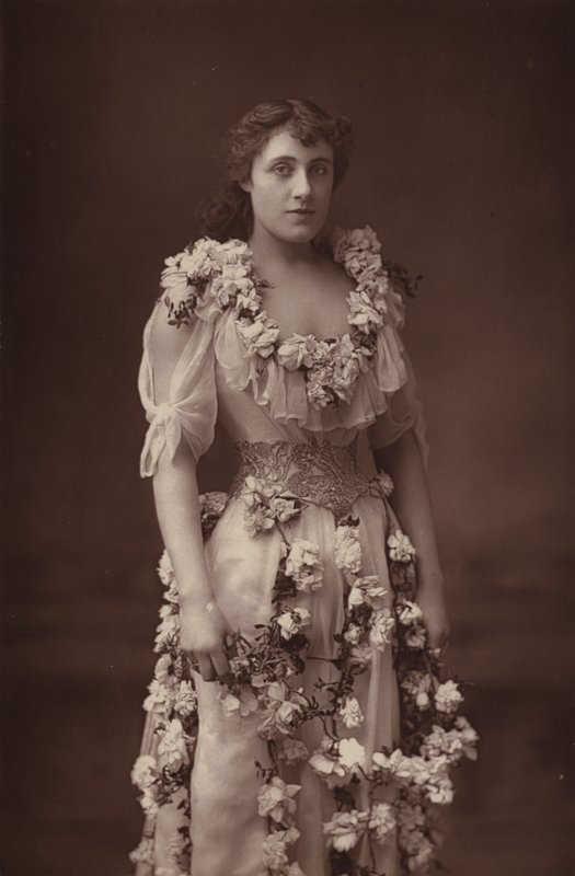 Mlle Julia Neilson - English Photographer