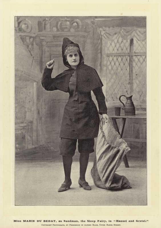 Mlle Marie Du Bedat, en Marchand de sable, la fée du sommeil, dans Hansel et Gretel - English Photographer