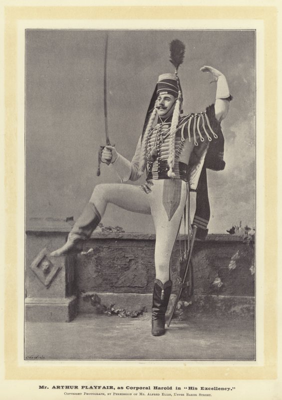 Mr Arthur Playfair, en Caporal Harold dans His Excellency - English Photographer
