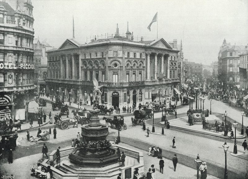 Piccadilly Circus, montrant la fontaine commémorative Shaftesbury et le London Pavilion - English Photographer