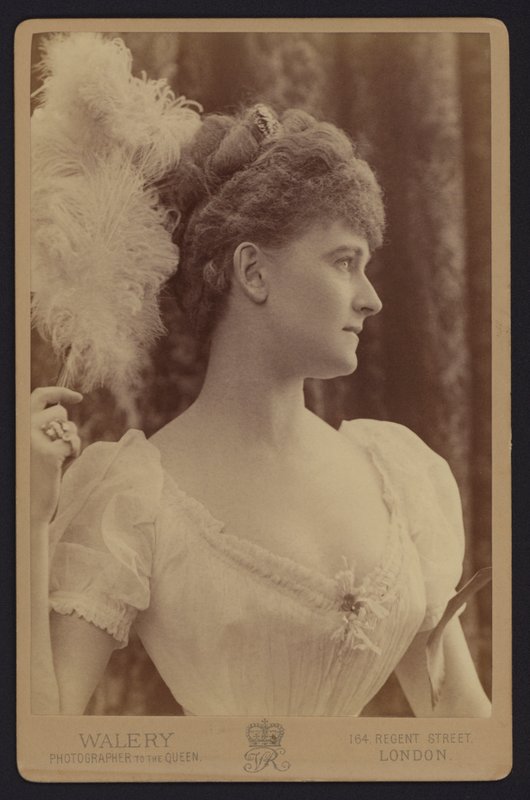 Portrait, La Comtesse de Warwick - English Photographer