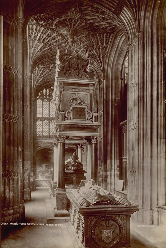 Carte postale avec une image du tombeau de la reine Marie - English Photographer