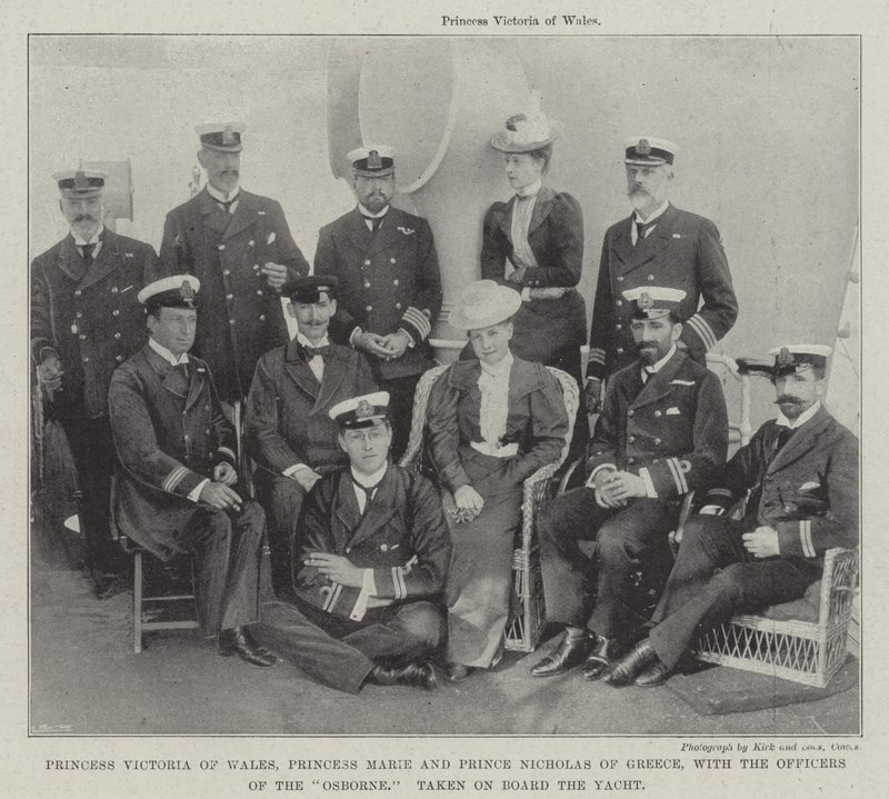 Princesse Victoria de Galles, princesse Marie et prince Nicolas de Grèce, avec les officiers de l