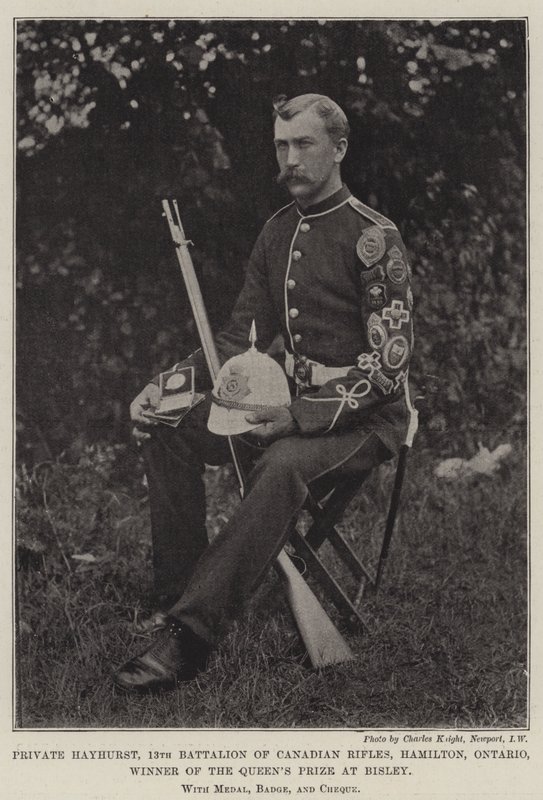 Soldat Hayhurst, 13e bataillon des fusiliers canadiens, Hamilton, Ontario, vainqueur du prix de la reine à Bisley, avec médaille, badge et chèque - English Photographer