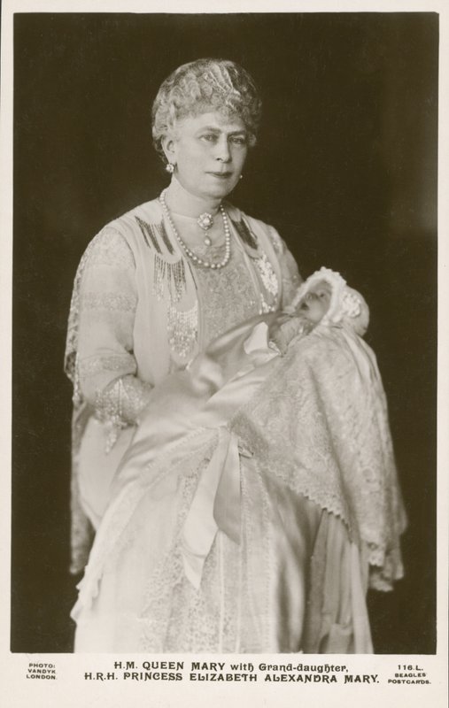 Reine Mary, épouse du roi George V, avec sa petite-fille, la princesse Elizabeth - English Photographer