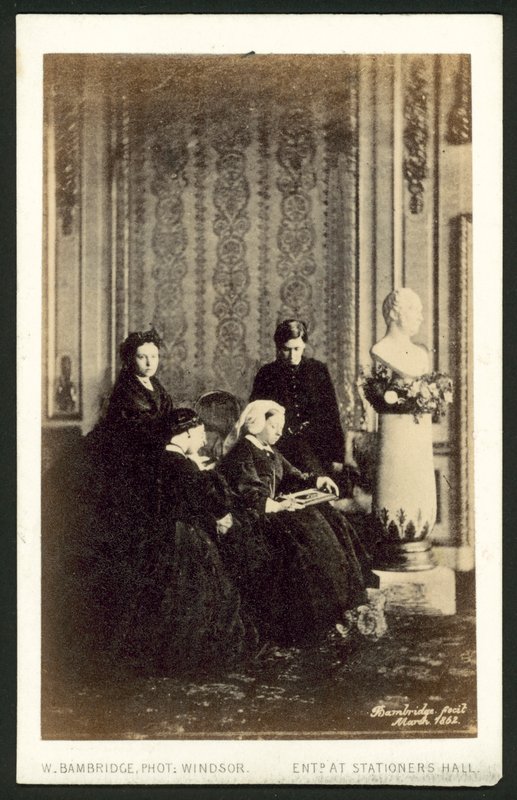 Reine Victoria et membres de sa famille - English Photographer