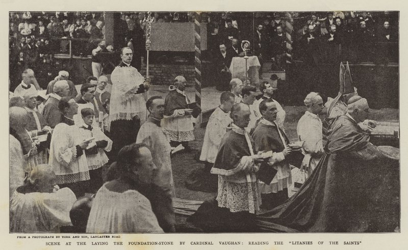 Scène de la pose de la première pierre par le Cardinal Vaughan, lisant les litanies des saints - English Photographer