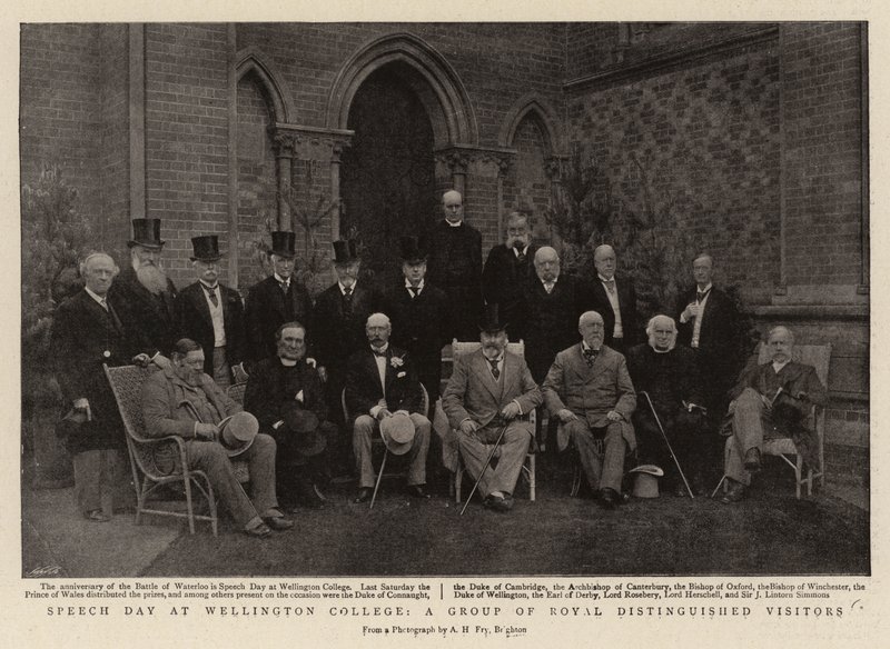 Jour de Discours au Collège de Wellington, un Groupe de Visiteurs Royaux Distingués - English Photographer