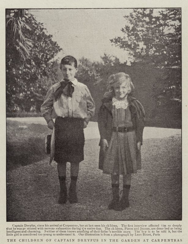 Les enfants du capitaine Dreyfus dans le jardin à Carpentras - English Photographer