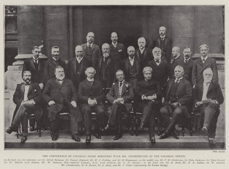 La conférence des premiers ministres coloniaux avec M. Chamberlain au ministère des Colonies - English Photographer