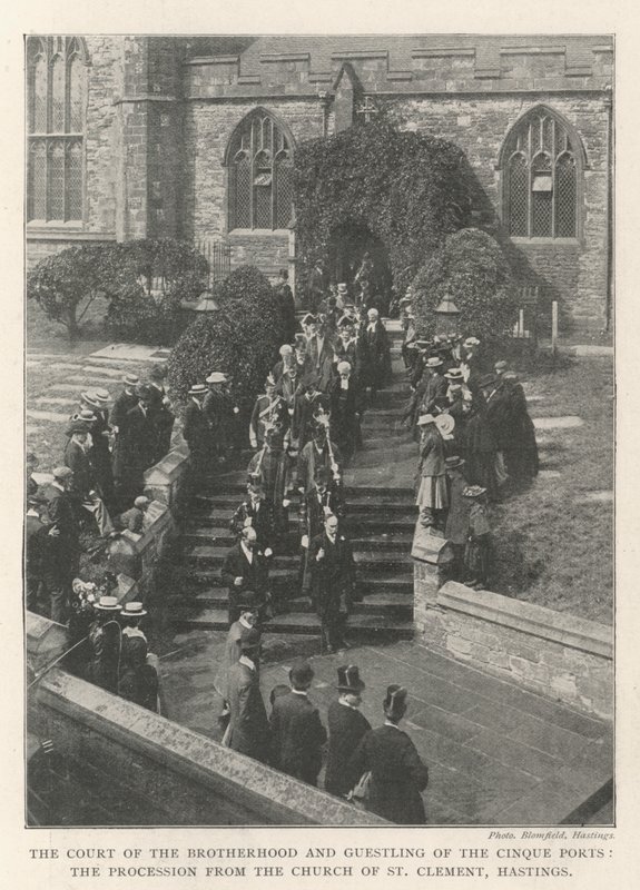 La cour de la fraternité et Guestling des Cinq Ports, la procession de l