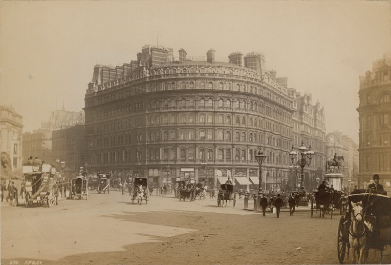 Le Grand Hôtel sur Trafalgar Square - English Photographer