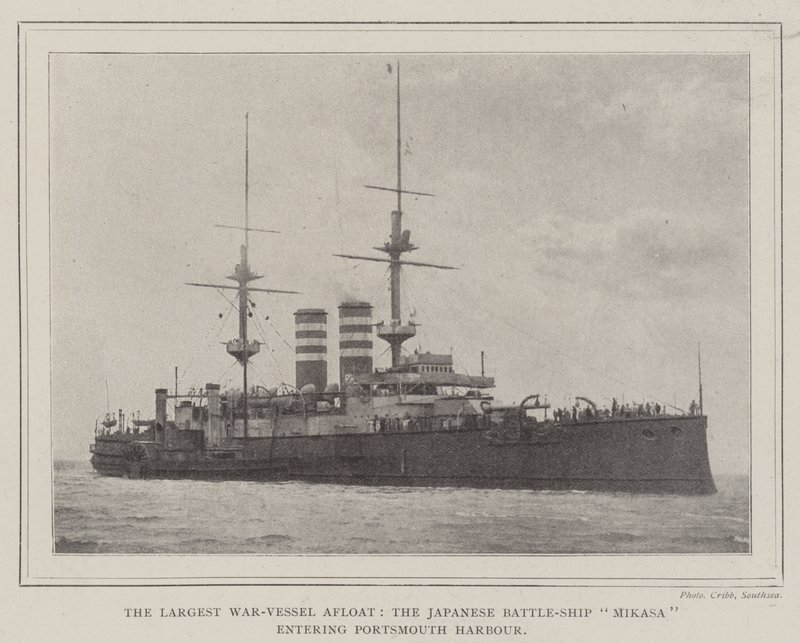 Le plus grand navire de guerre flottant, le cuirassé japonais Mikasa entrant dans le port de Portsmouth - English Photographer
