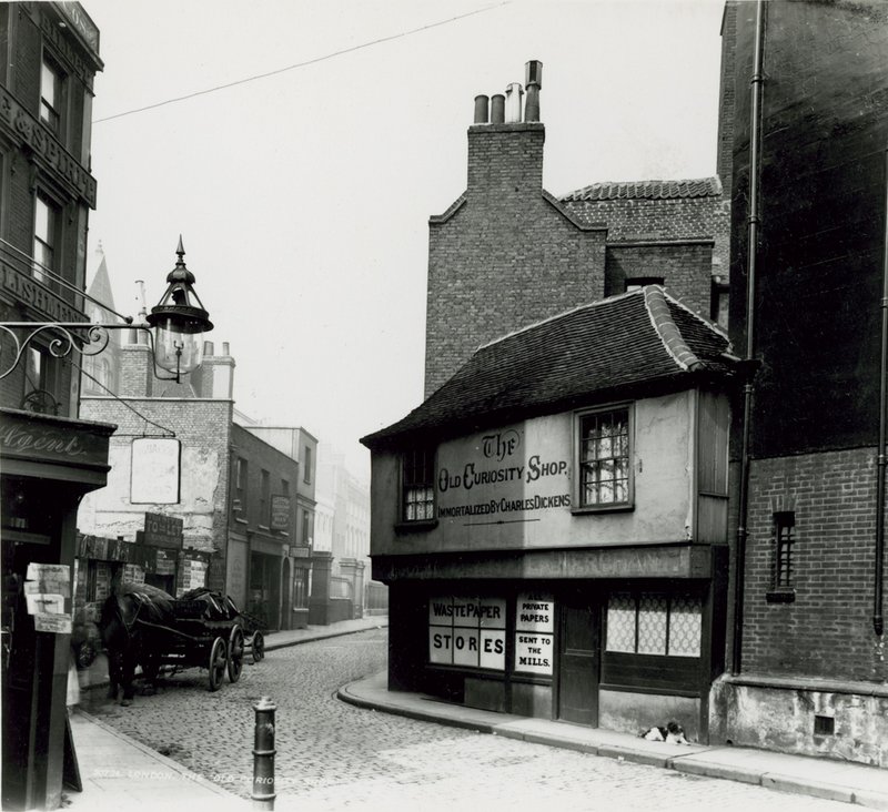 La vieille boutique de curiosités, Portsmouth Street, Lincolns Inn Fields, Londres - English Photographer