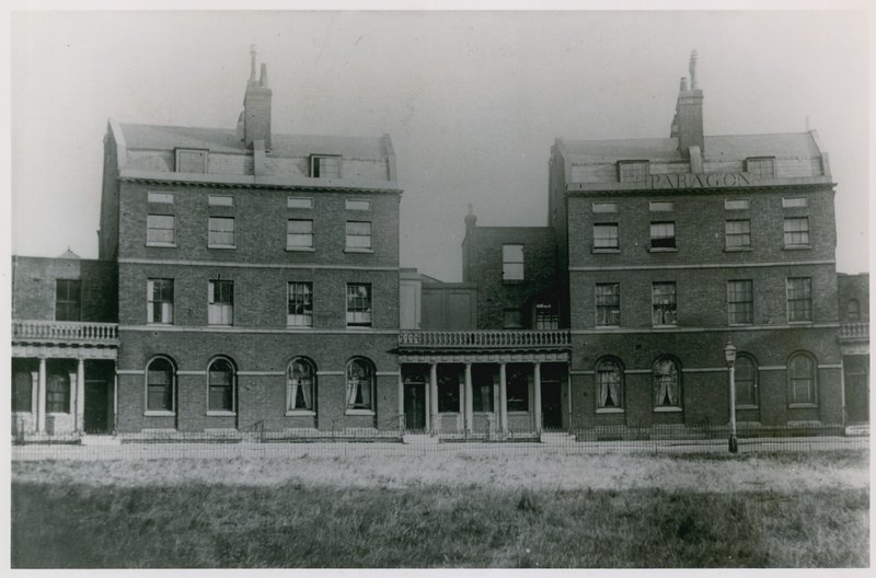 Le Paragon, New Kent Road - English Photographer