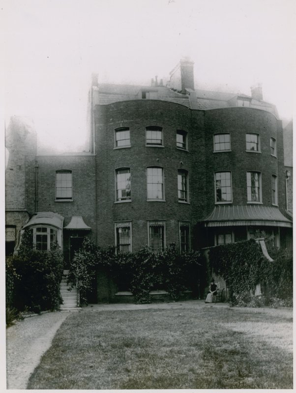 Le Paragon, New Kent Road - English Photographer