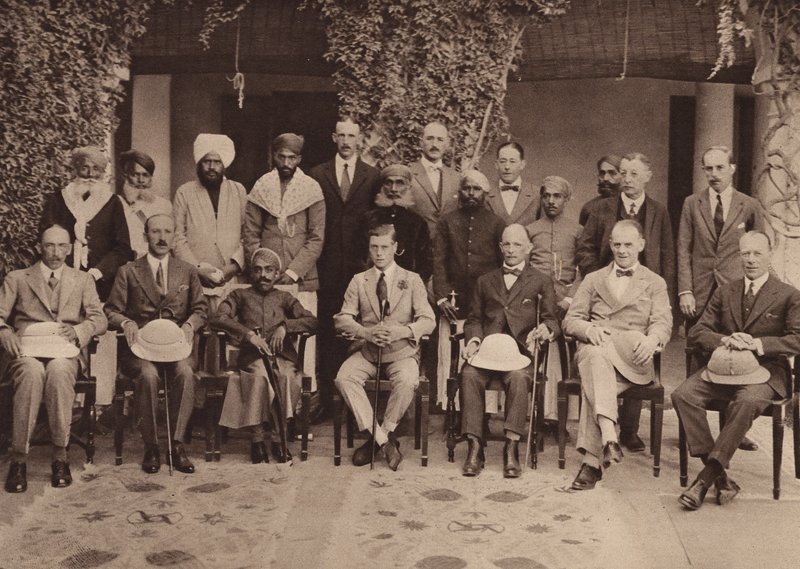 Le Prince et le Maharaja Kumar à la Résidence, Udaipur - English Photographer
