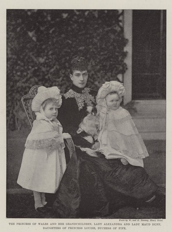 La princesse de Galles et ses petits-enfants, Lady Alexandria et Lady Maud Duff, filles de la princesse Louise, duchesse de Fife - English Photographer