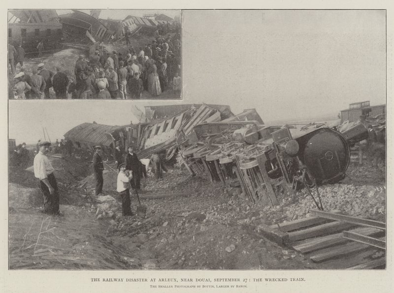 La catastrophe ferroviaire à Arleux, près de Douai, le 27 septembre, le train accidenté - English Photographer