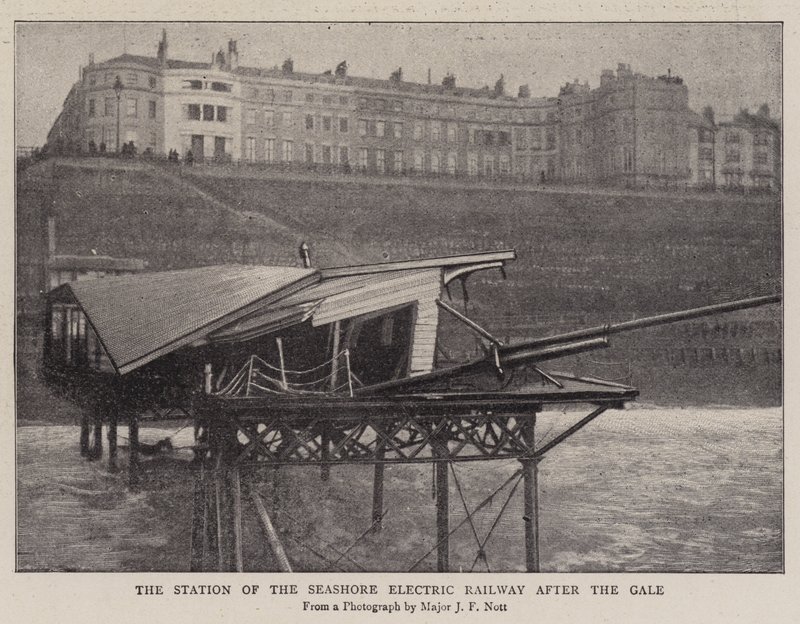 La station du chemin de fer électrique du bord de mer après la tempête - English Photographer