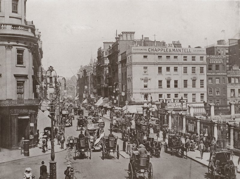 Le Strand, près de Charing Cross, vue vers l