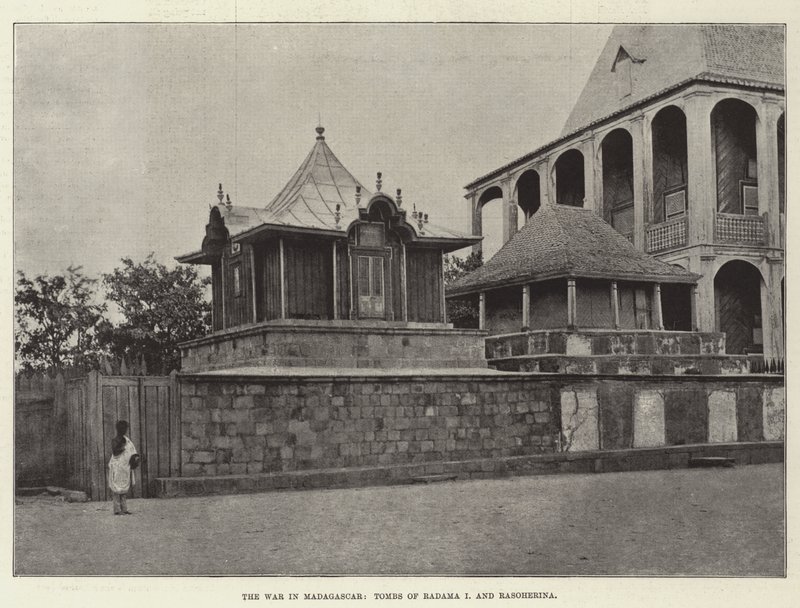 La guerre à Madagascar, tombes de Radama I et Rasoherina - English Photographer