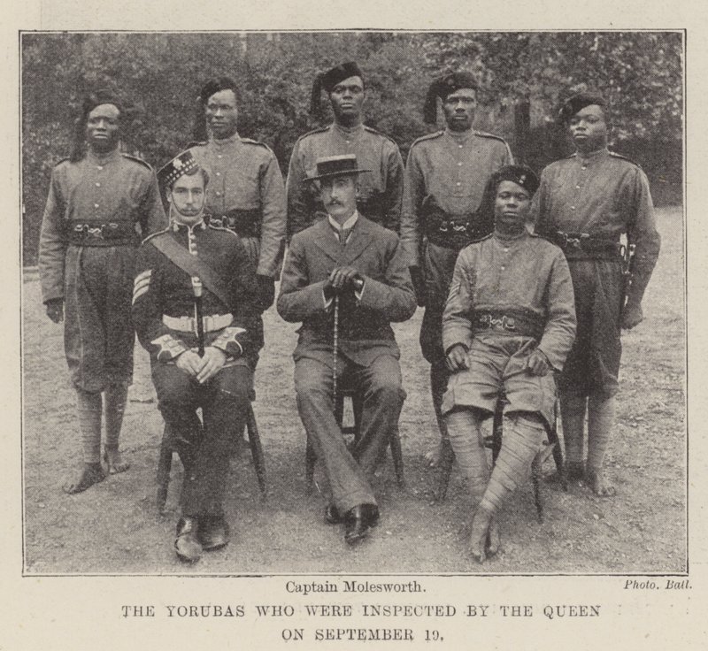 Les Yorubas inspectés par la Reine le 19 septembre - English Photographer