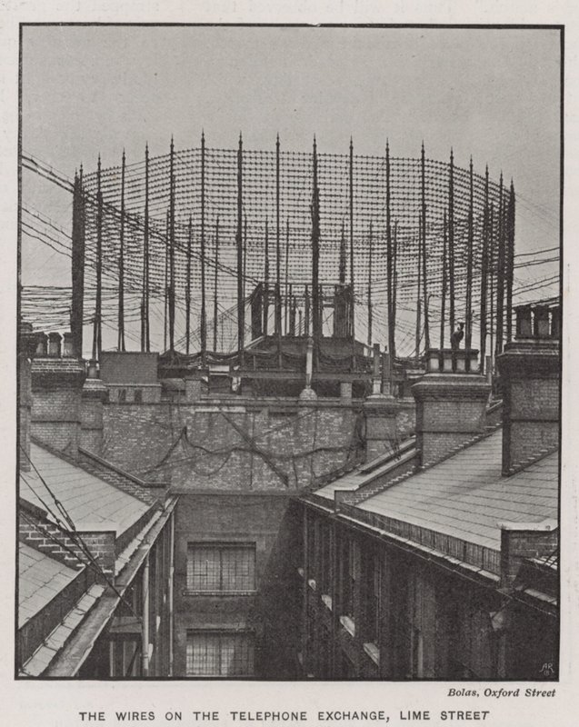 Les fils de la centrale téléphonique, Lime Street - English Photographer