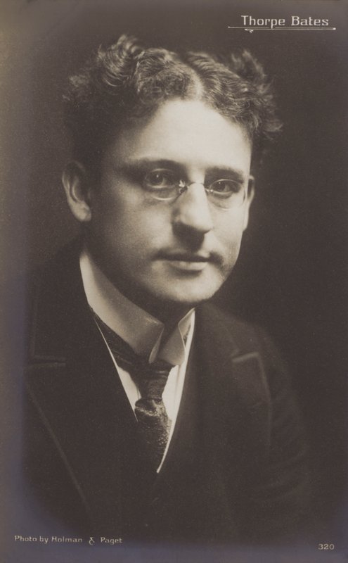 Thorpe Bates, chanteur et acteur anglais - English Photographer