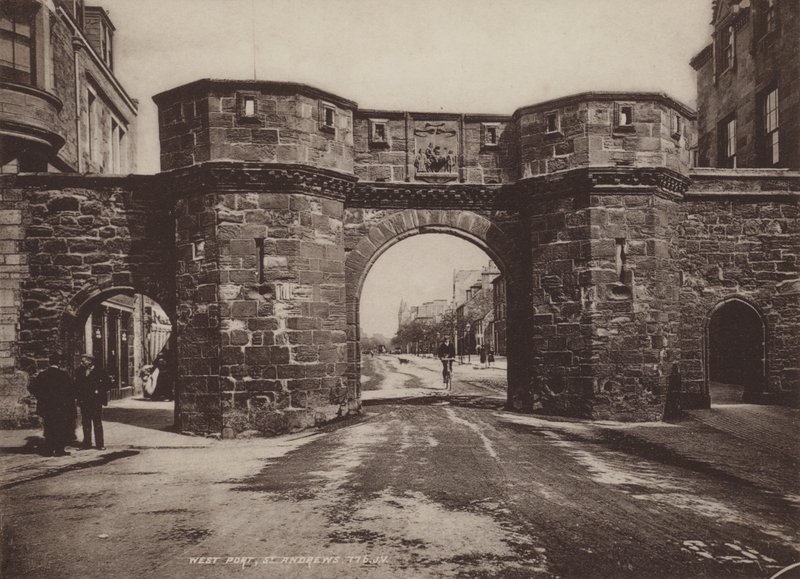 Porte ouest, St Andrews - English Photographer