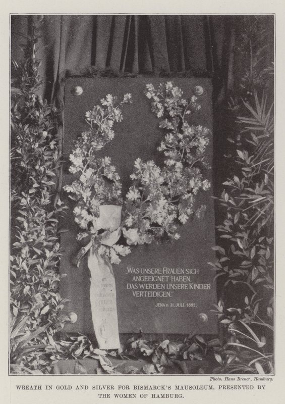 Couronne en or et en argent pour le mausolée de Bismarck, présentée par les femmes de Hambourg - English Photographer