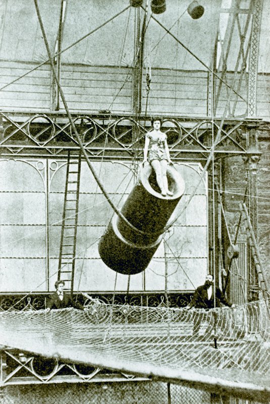 Zazel, qui en 1877 était payée 100 £ par semaine pour être tirée d